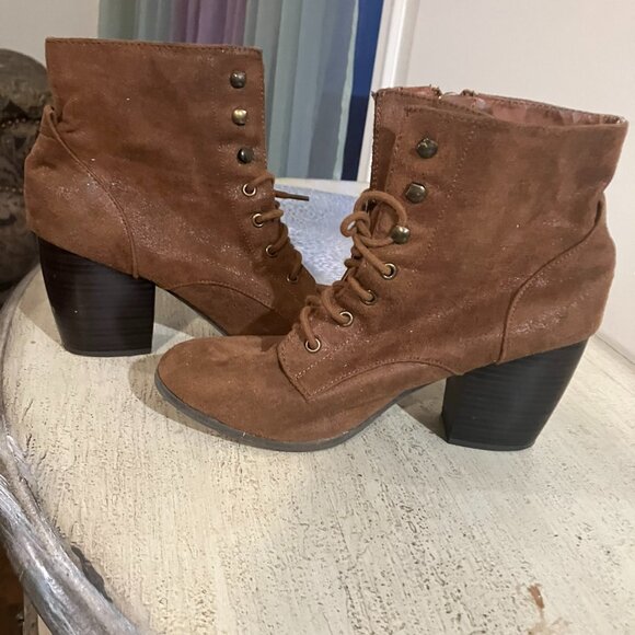 Daytrip boots*must bundle* - Picture 3 of 7